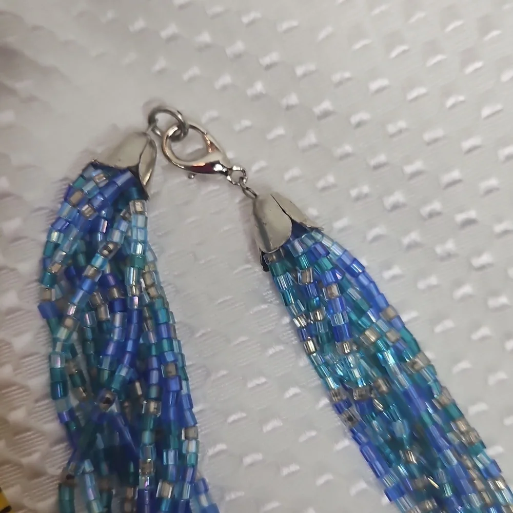 VINTAGE BLUE GLASS BEADED NECKLACE MULTISTRAND - Picture 6 of 6